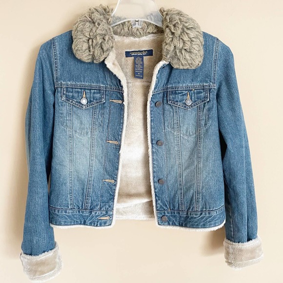 Abercrombie & Fitch Jackets & Blazers - ABERCROMBIE & FITCH Sherpa Lined Cropped Denim Jacket